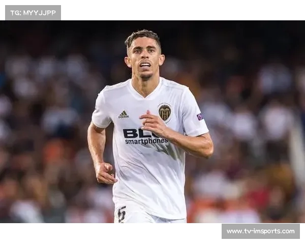 西甲瓦伦西亚保利斯塔抢断成功 西甲瓦伦西亚保利斯塔抢断成功