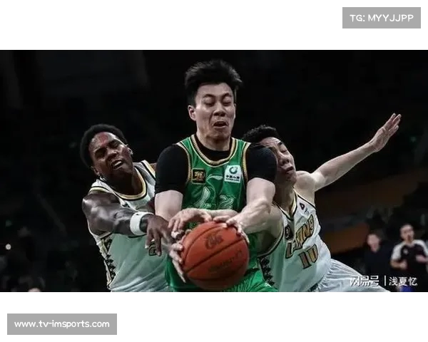 上海男篮风波升级：冯莱社媒发文引发争议，记者直言篮协应早作回应